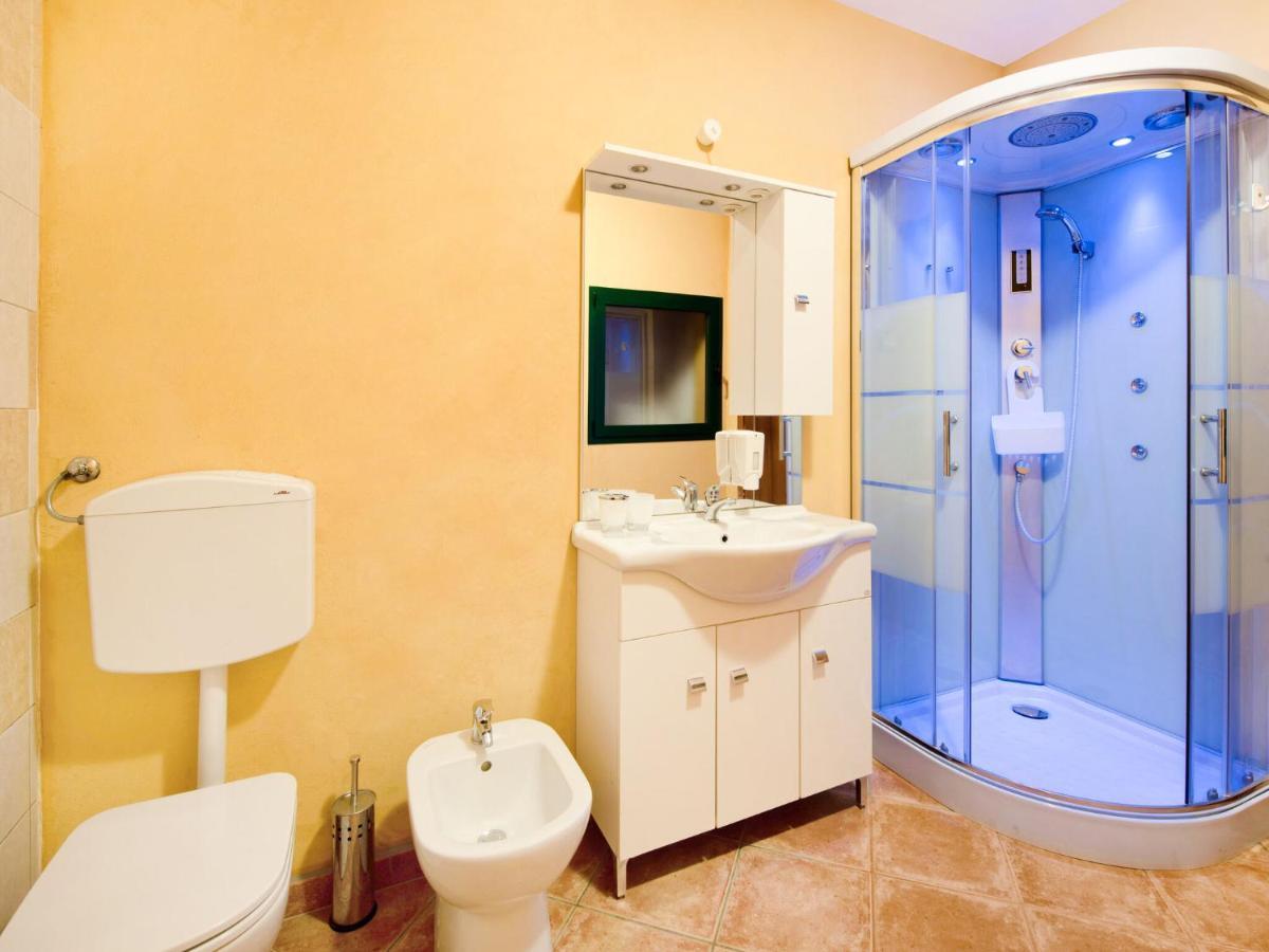 Вилла Beautiful Chalet With Swimming Pool In Lombardy Мароне Экстерьер фото