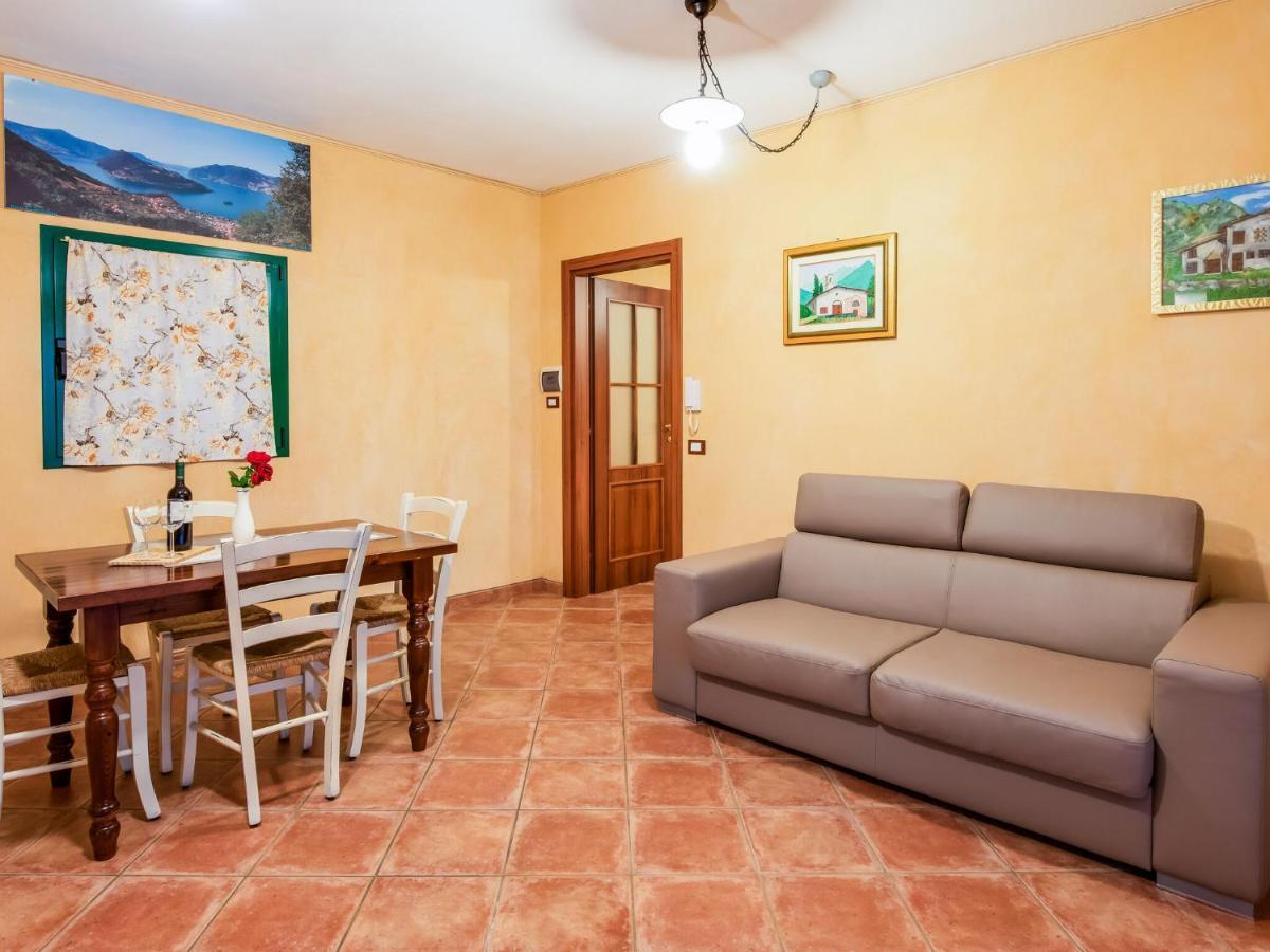 Вилла Beautiful Chalet With Swimming Pool In Lombardy Мароне Экстерьер фото